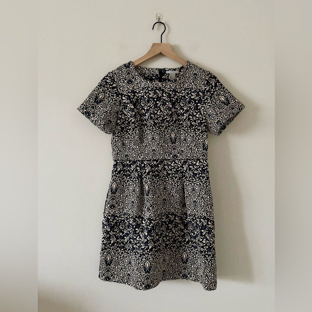 H&M Short Sleeve Fit & Flare Dress in Navy Cream Blue Jacquard Print Size 10